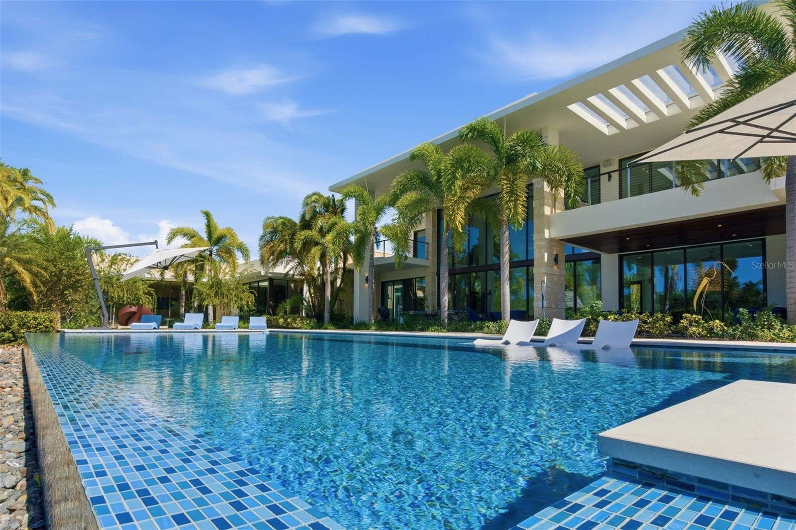 PR9118686 Property Photo