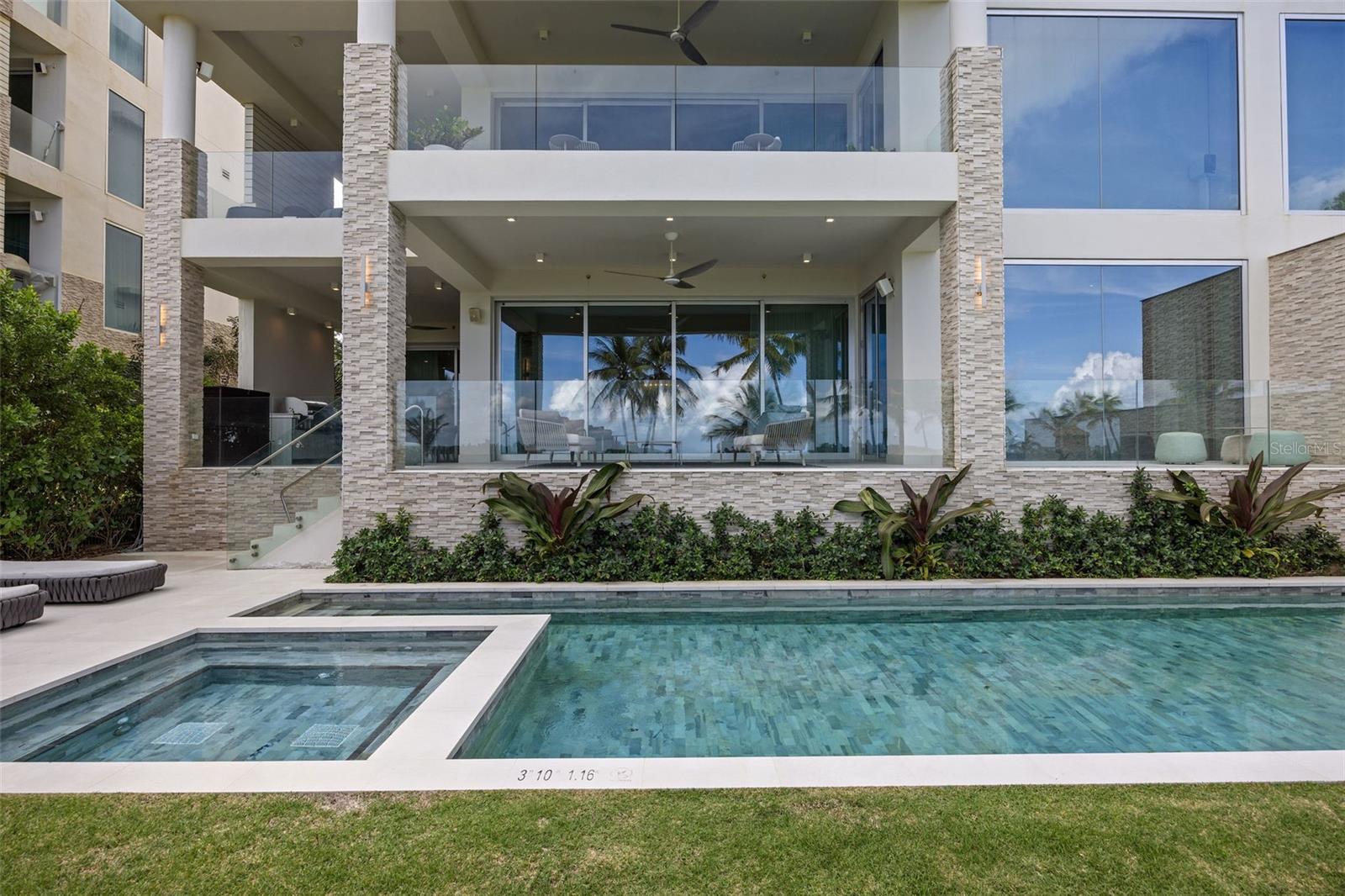 PR9118693 Property Photo