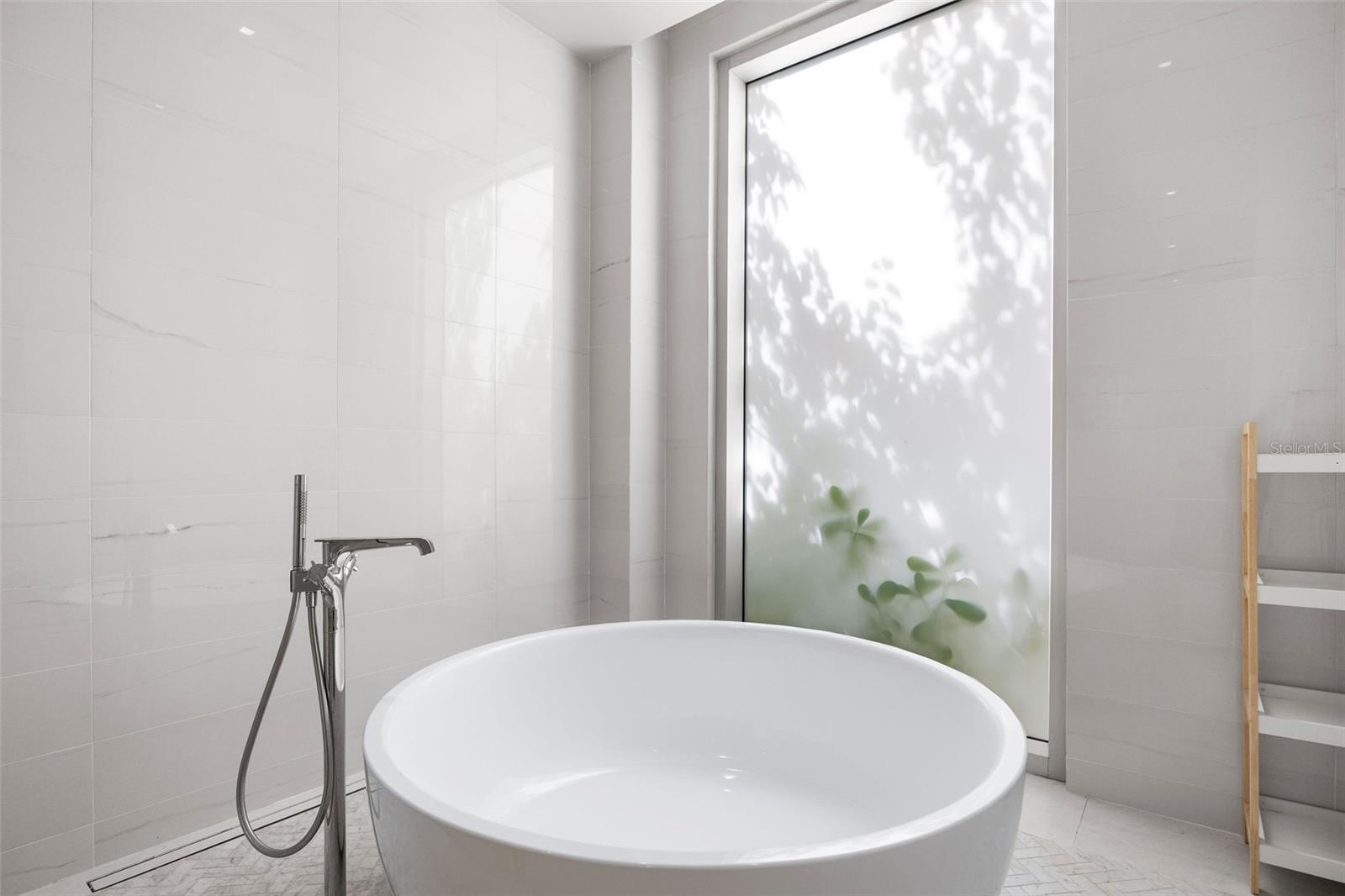 PR9118693 Property Photo