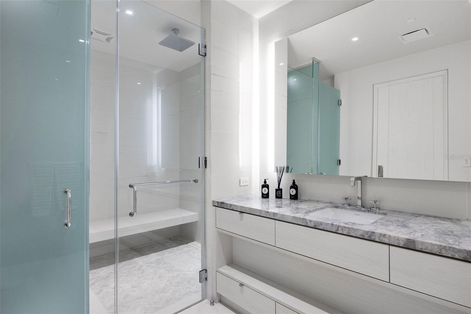 PR9118693 Property Photo