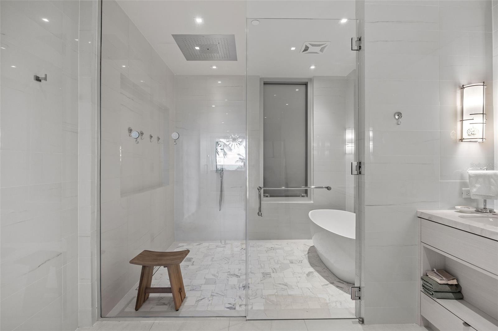 PR9118693 Property Photo