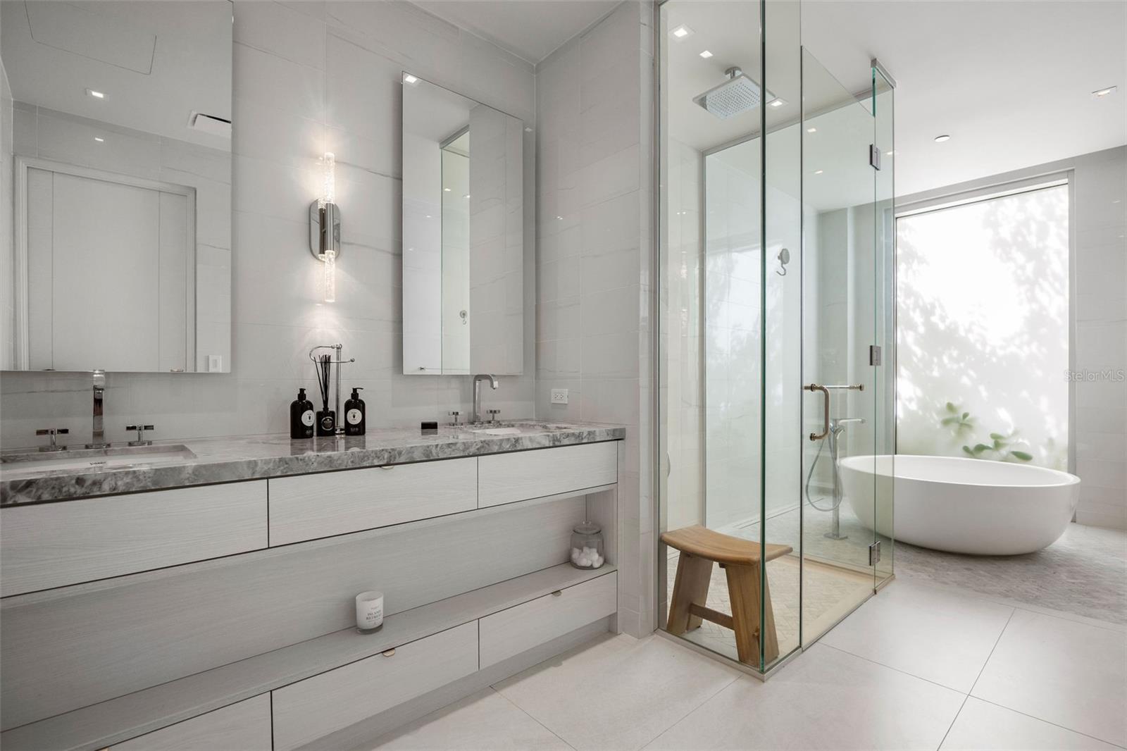 PR9118693 Property Photo