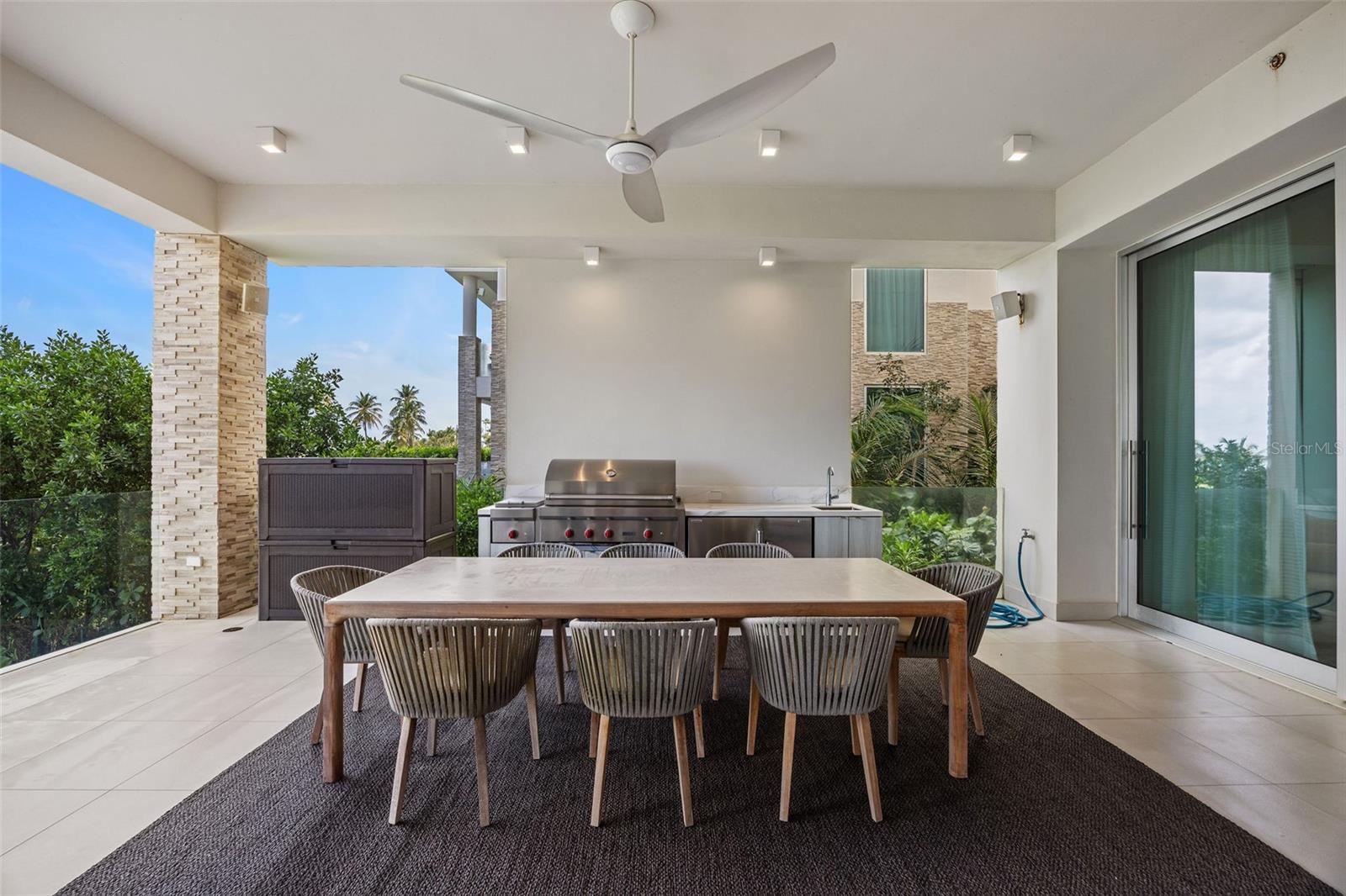 PR9118693 Property Photo