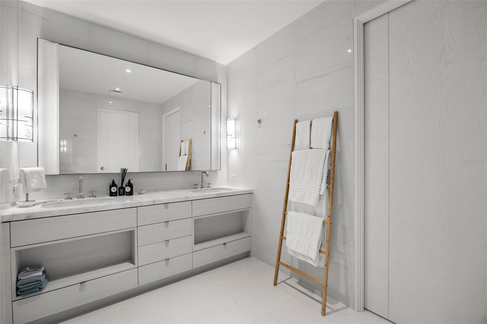 PR9118693 Property Photo