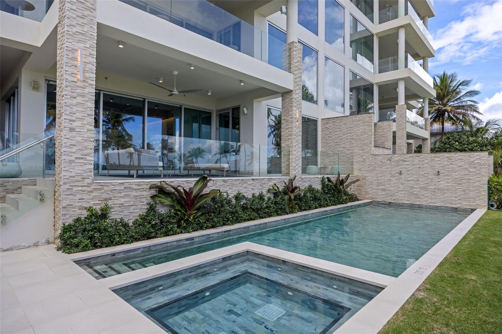 PR9118693 Property Photo