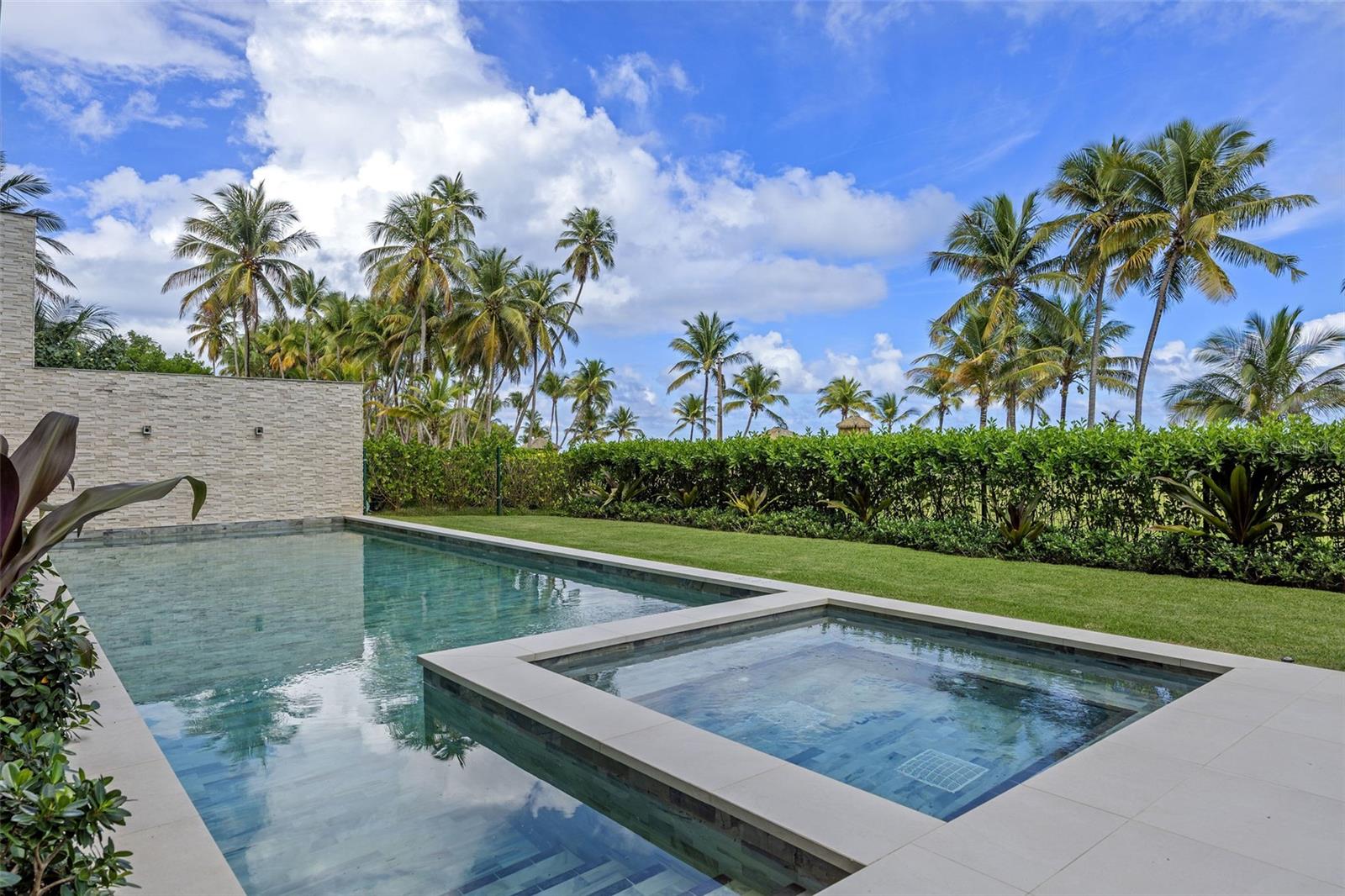 PR9118693 Property Photo