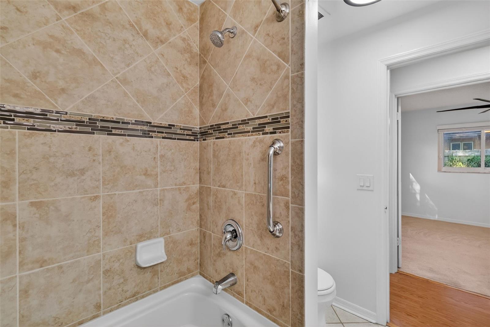 3450 LAUREL DR, MOUNT DORA, FL, 32757