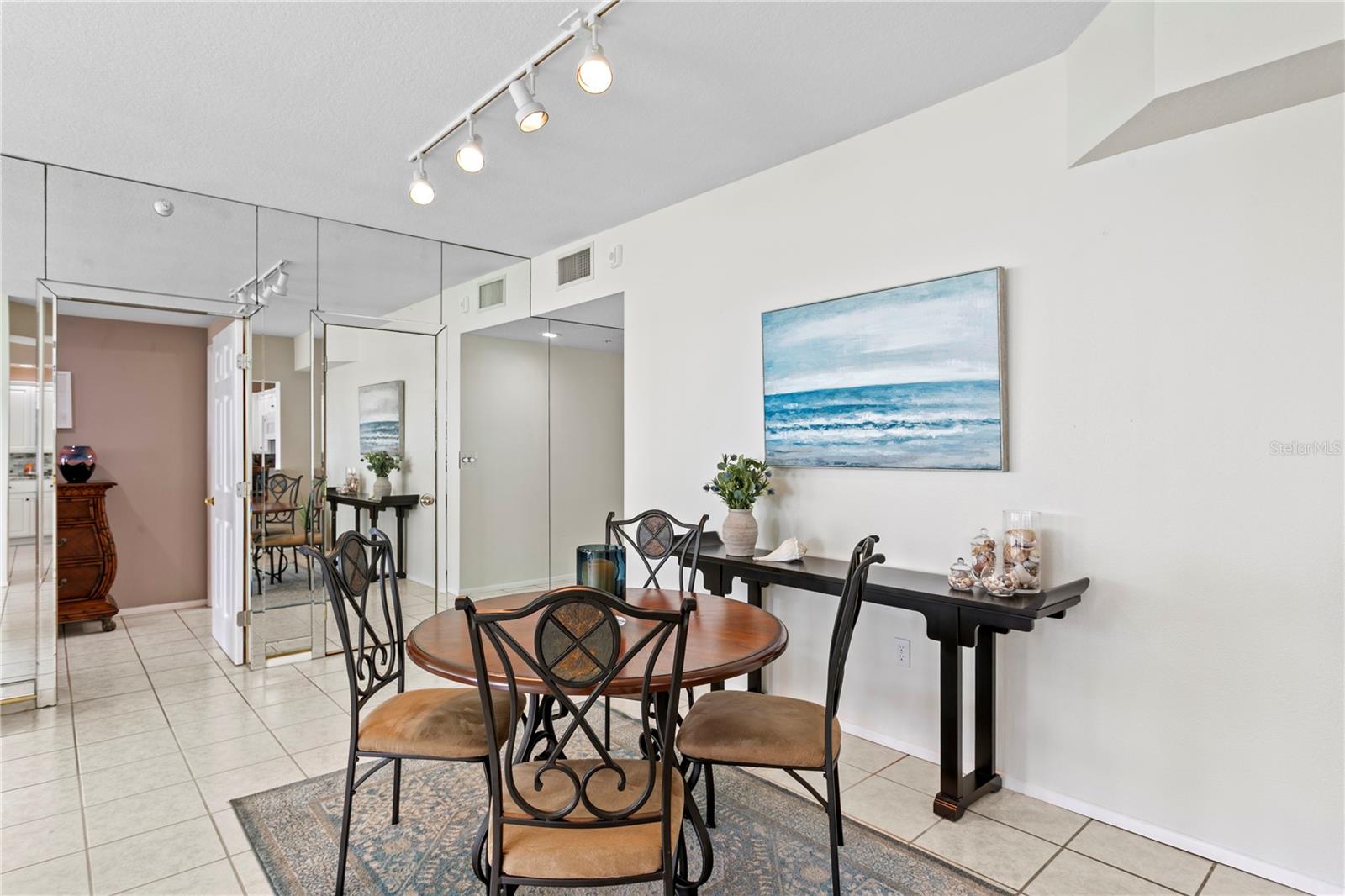 4717 DOLPHIN CAY LN S #203, ST PETERSBURG, FL, 33711