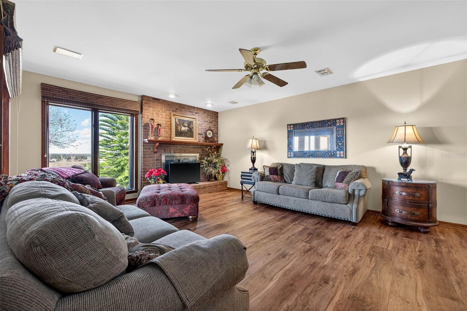 TB8466998 Property Photo