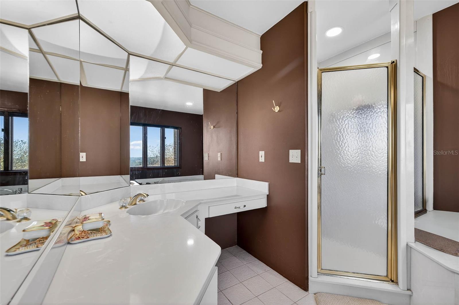 TB8466998 Property Photo