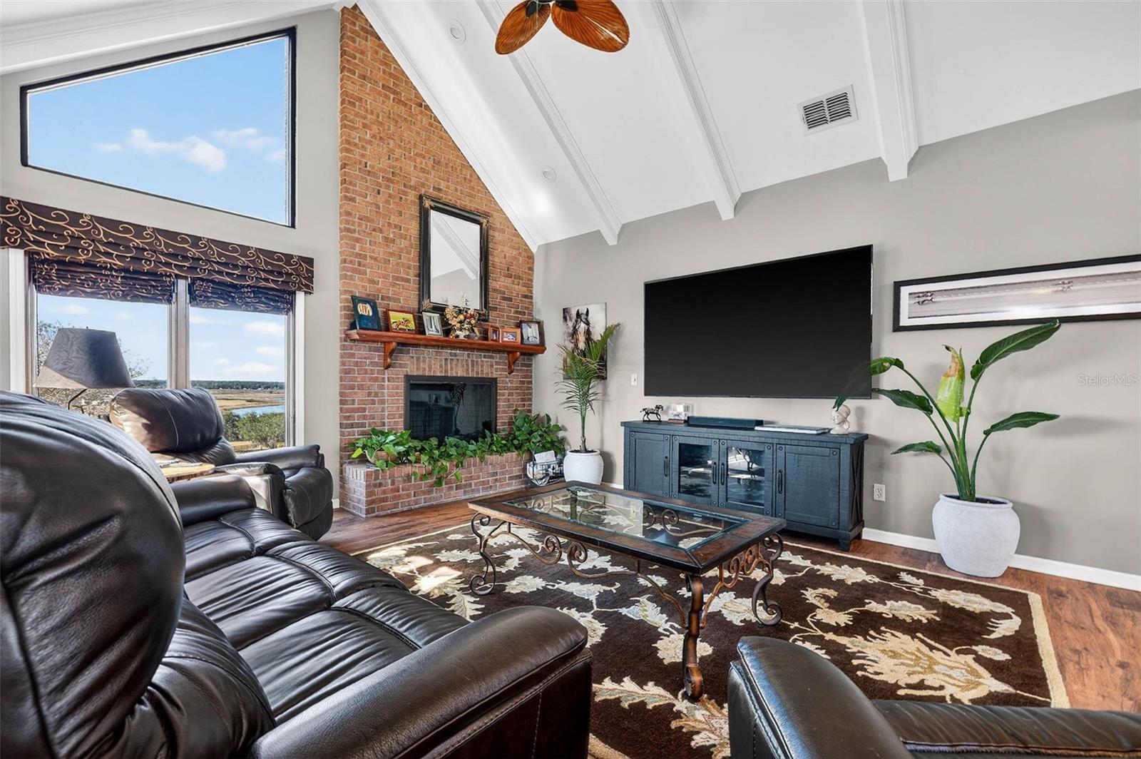 TB8466998 Property Photo