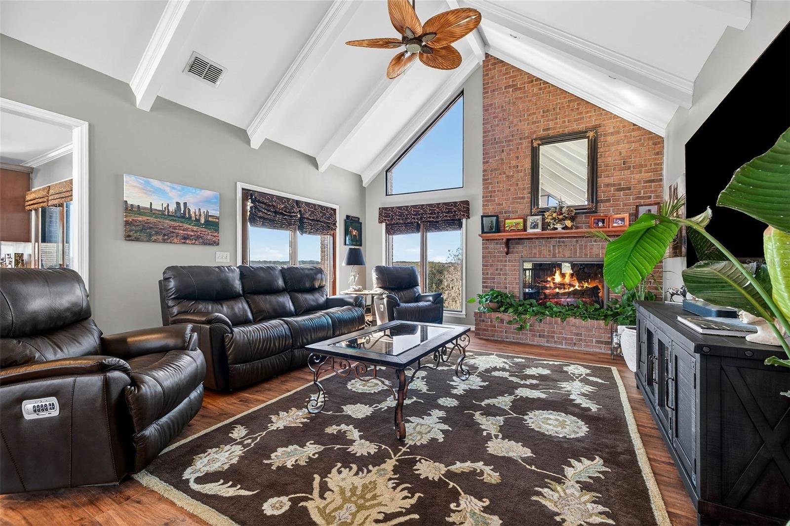 TB8466998 Property Photo