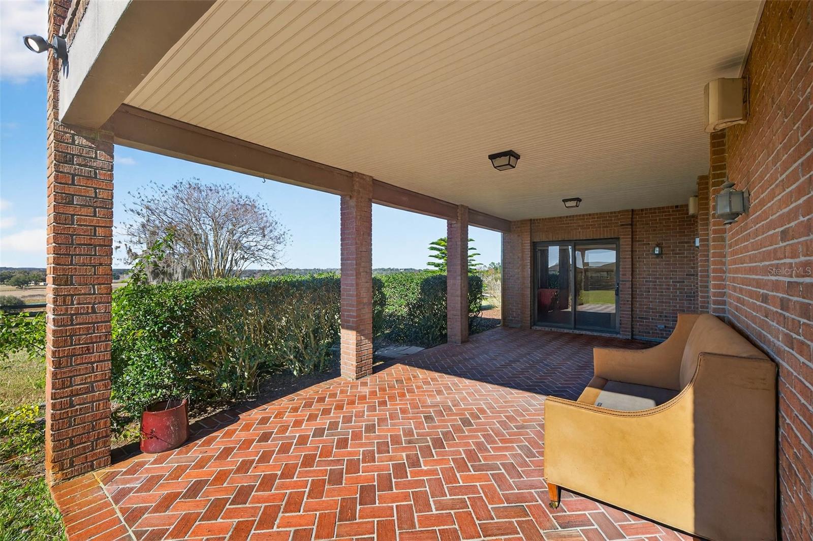 TB8466998 Property Photo