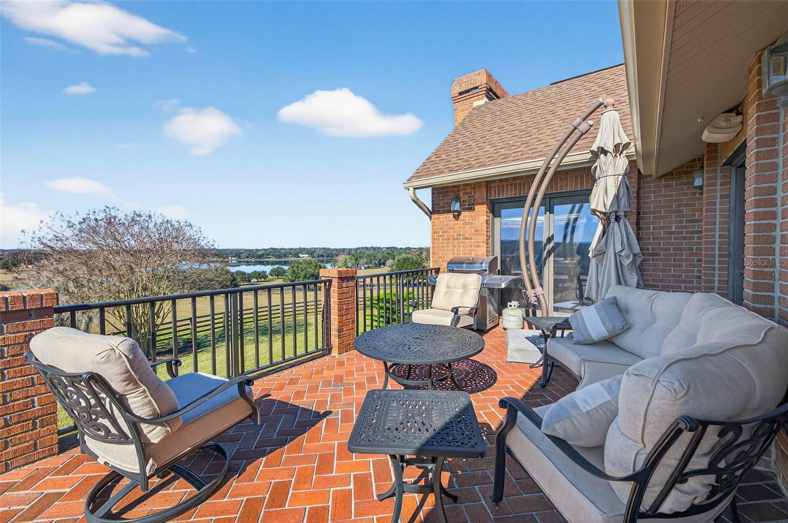 TB8466998 Property Photo