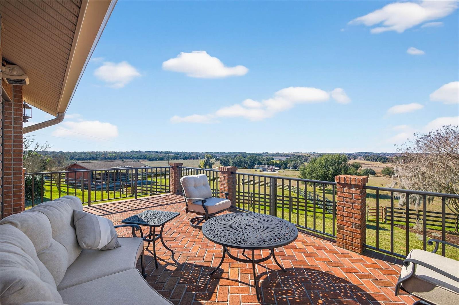 TB8466998 Property Photo