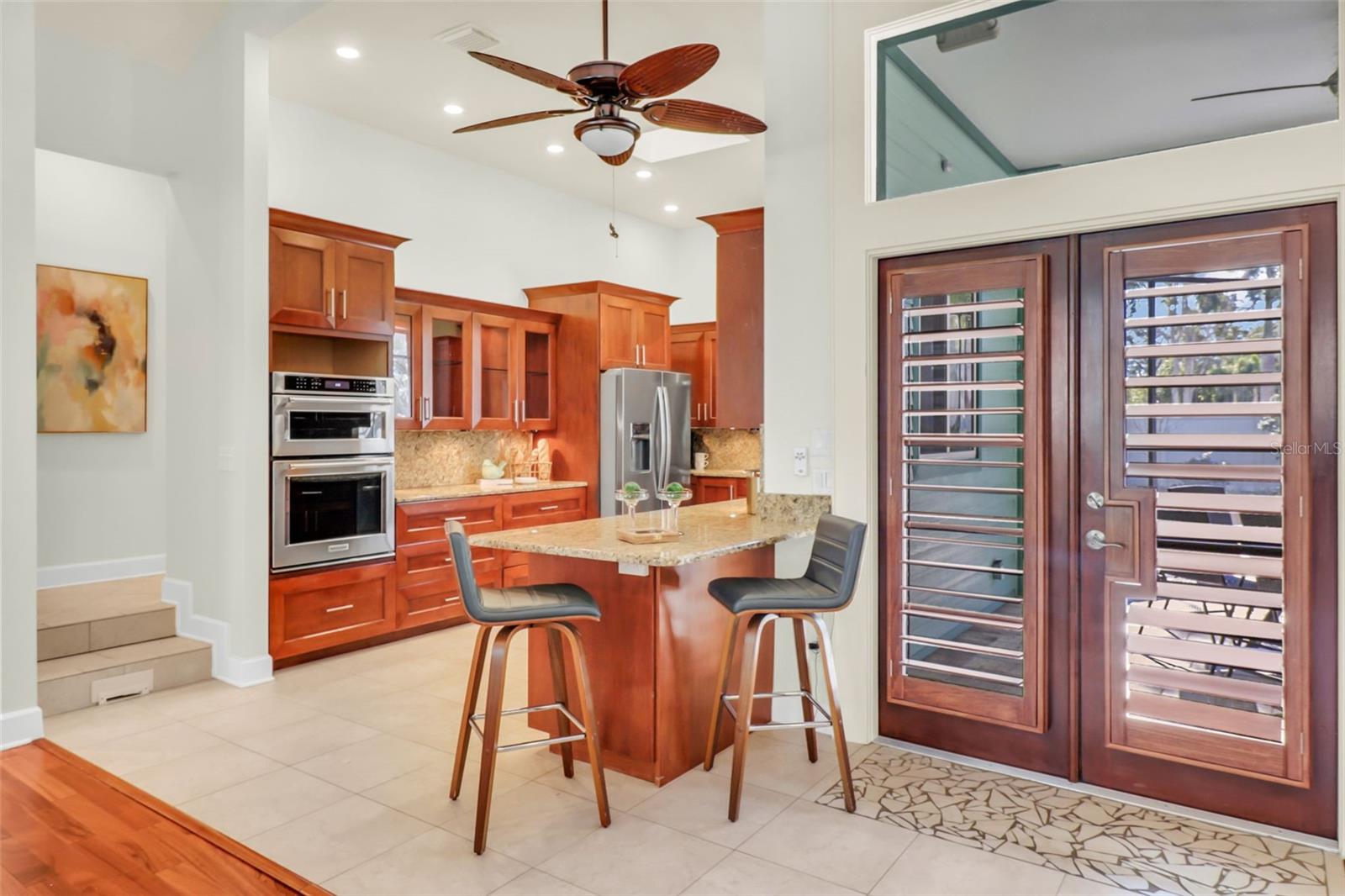 Kitchen with breakfast bar