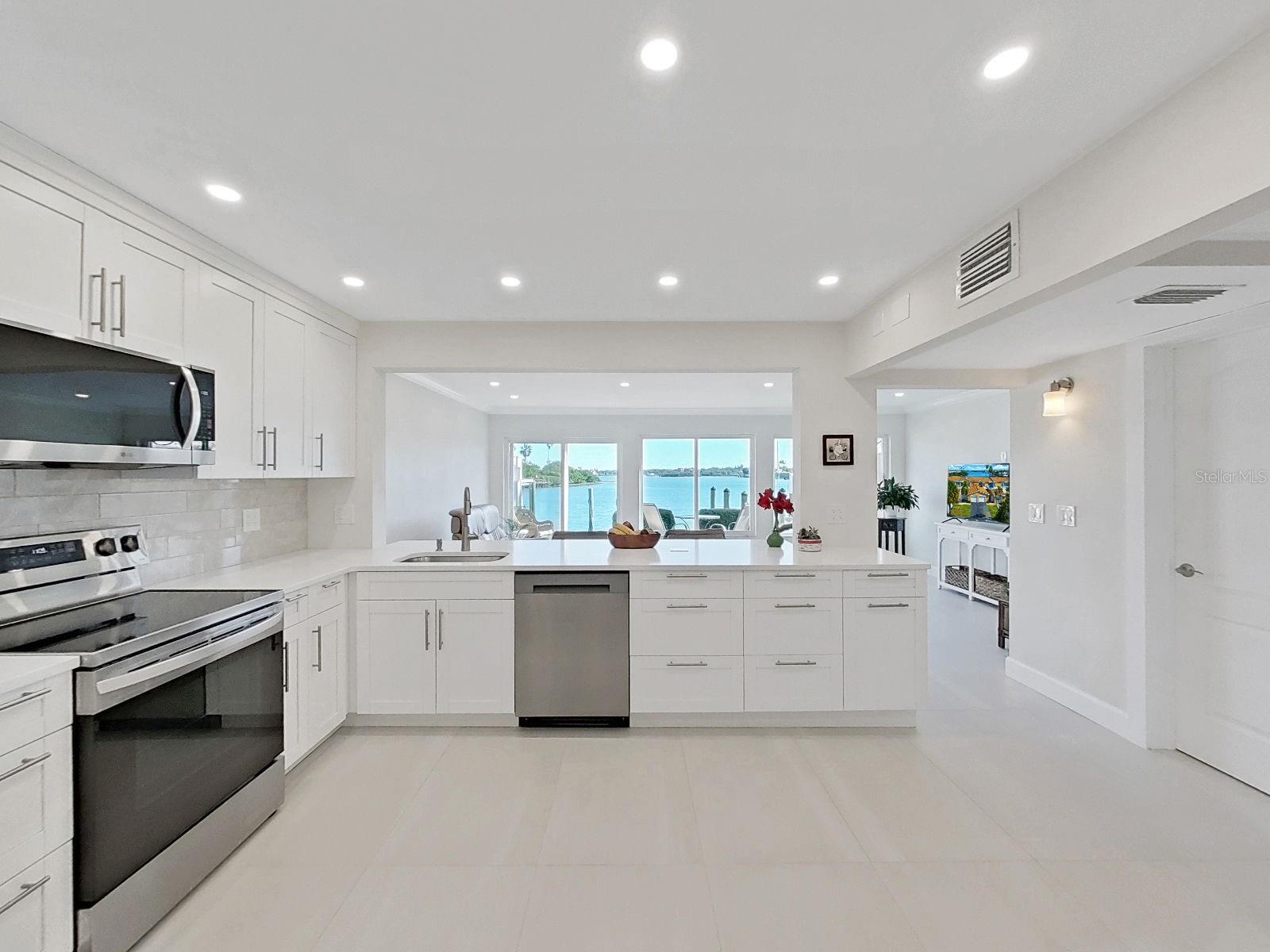 825 E GULF BLVD #110, INDIAN ROCKS BEACH, FL, 33785