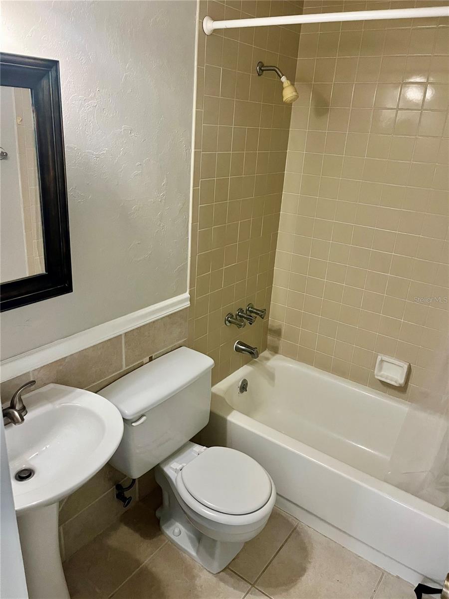 3430 NW 21ST DR #D-2, GAINESVILLE, FL, 32605