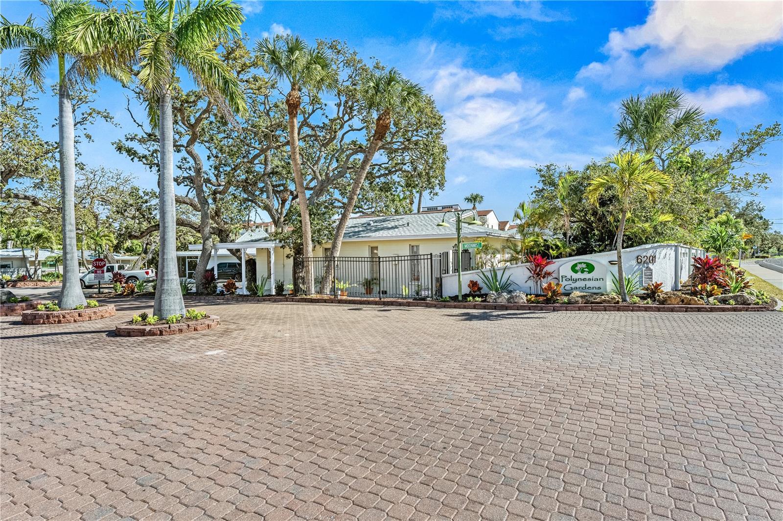 1320 MOONMIST DR #B-11, SARASOTA, FL, 34242