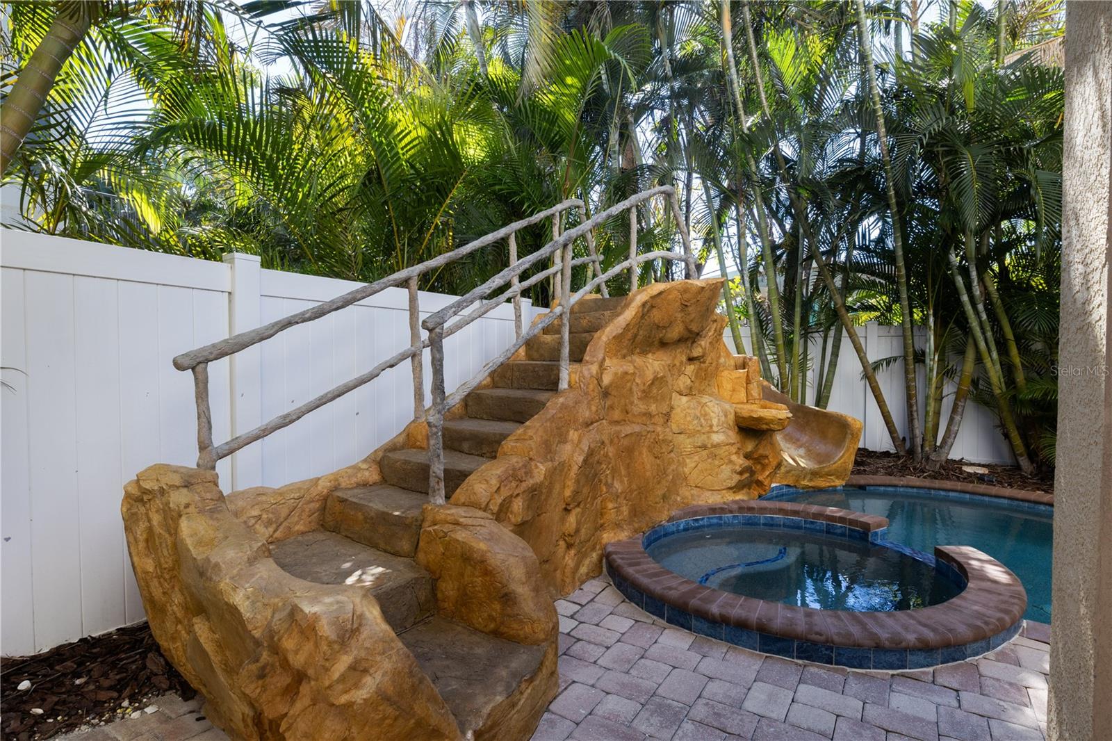 A4679284 Property Photo