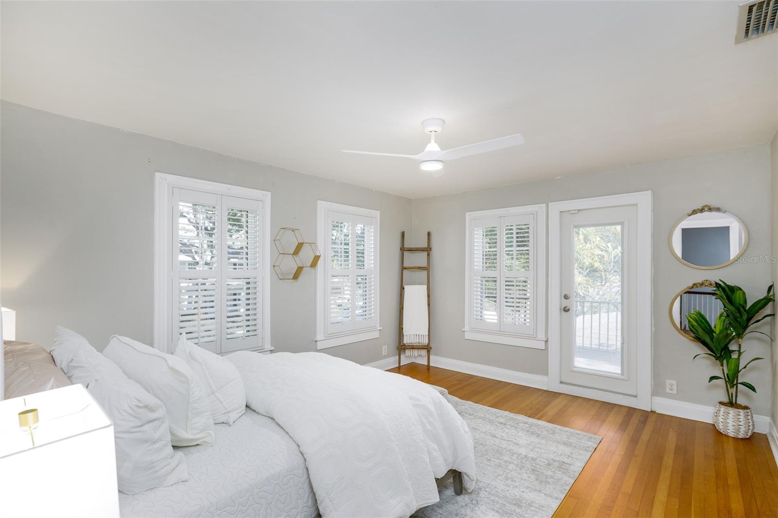 TB8467265 Property Photo