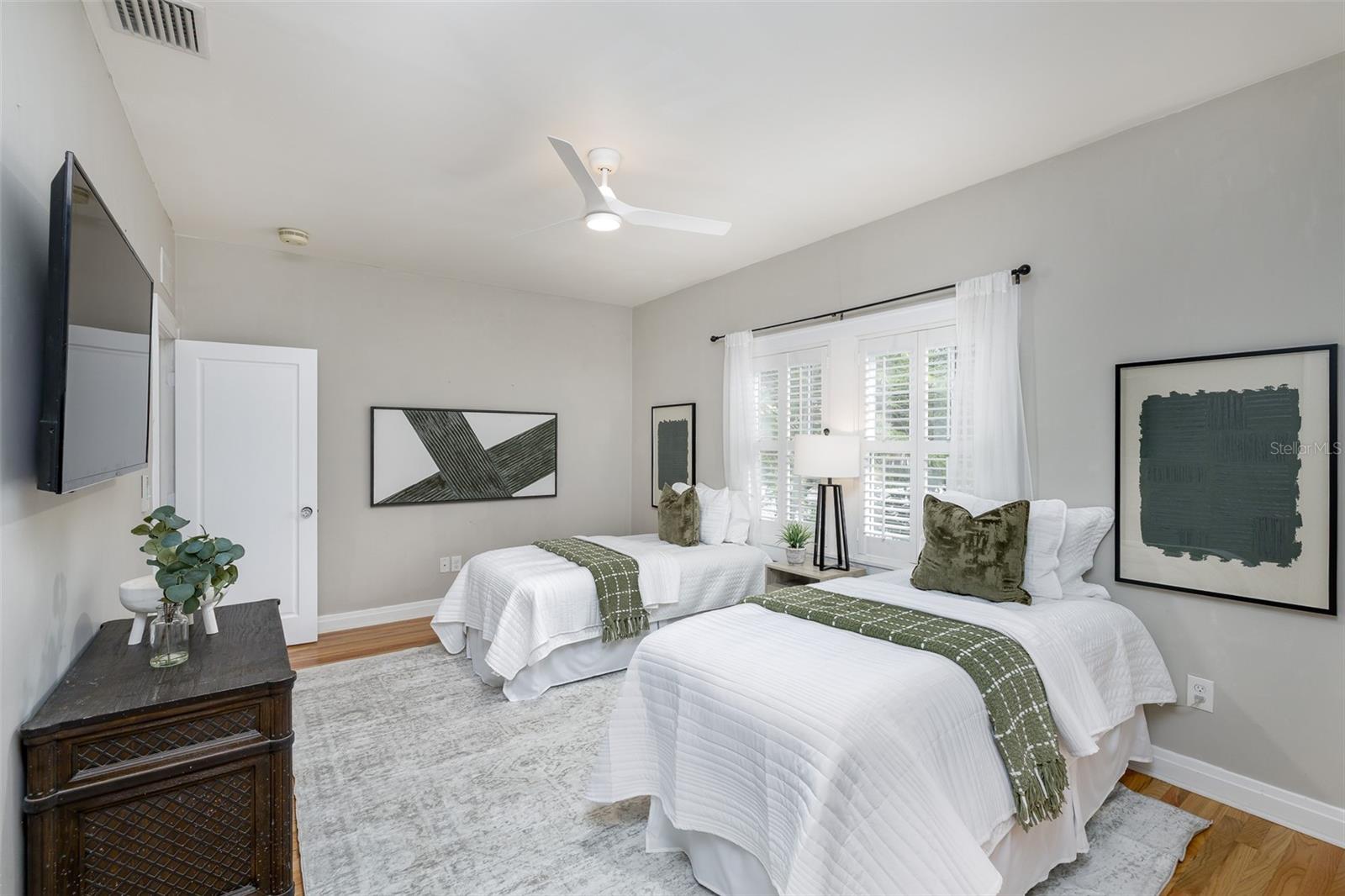 TB8467265 Property Photo