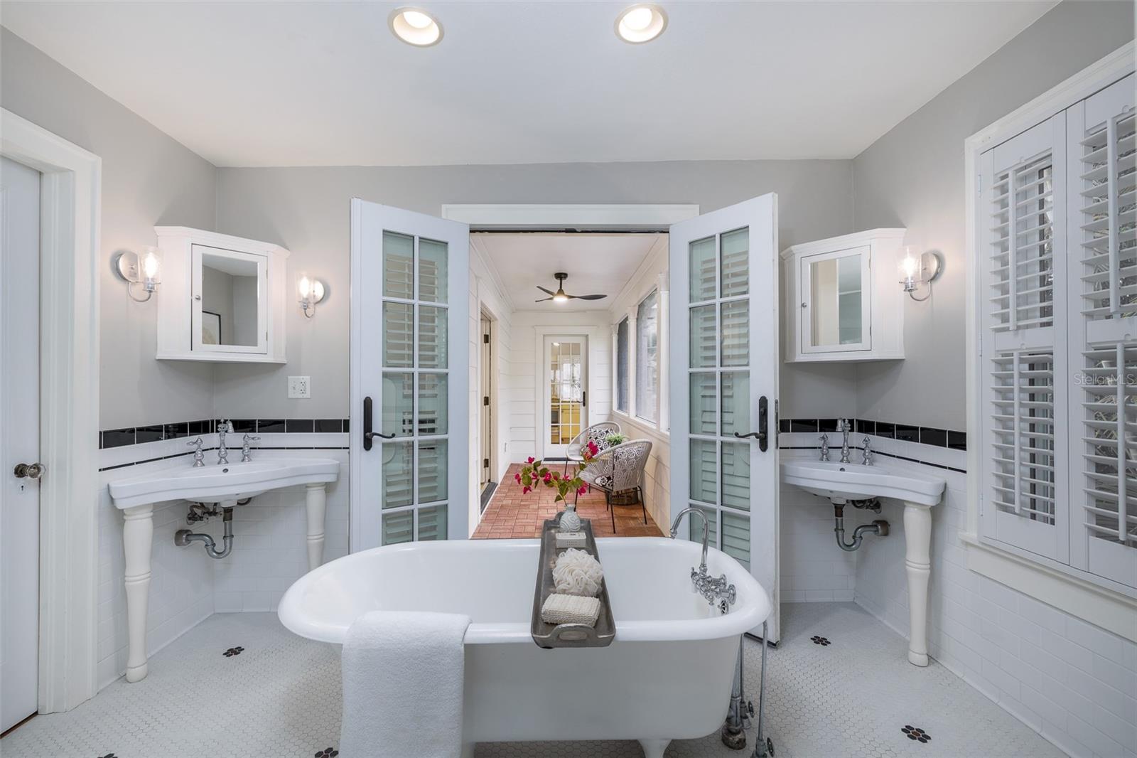 TB8467265 Property Photo