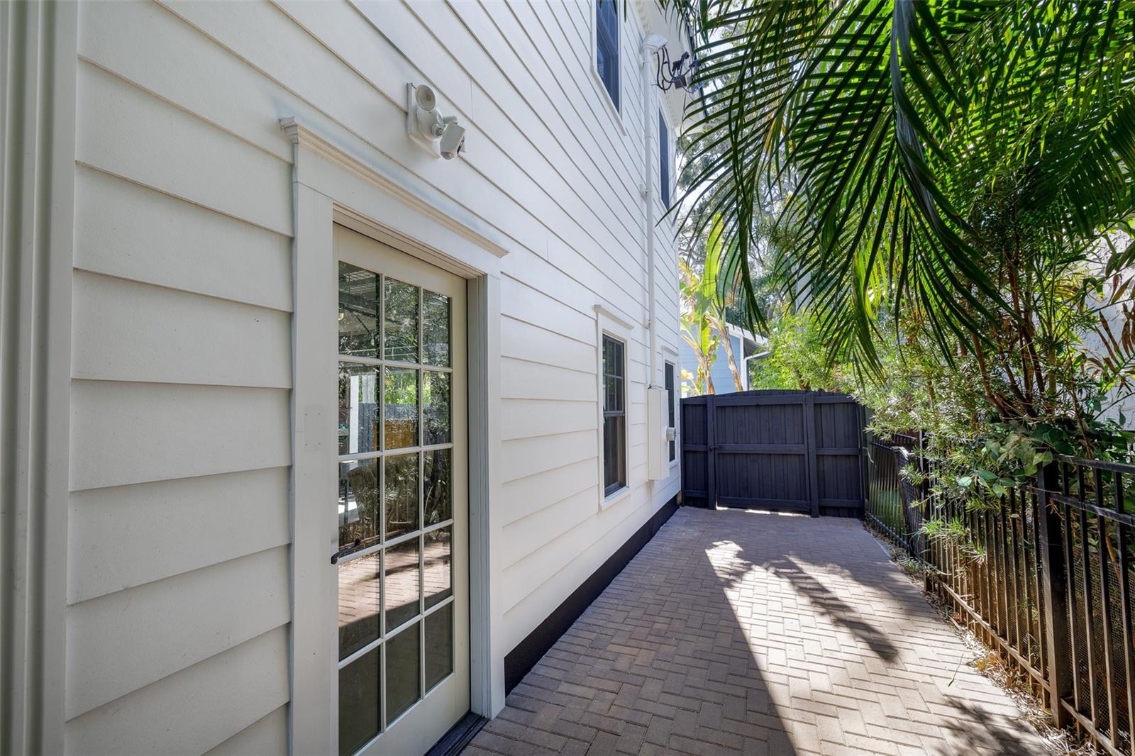 TB8467265 Property Photo