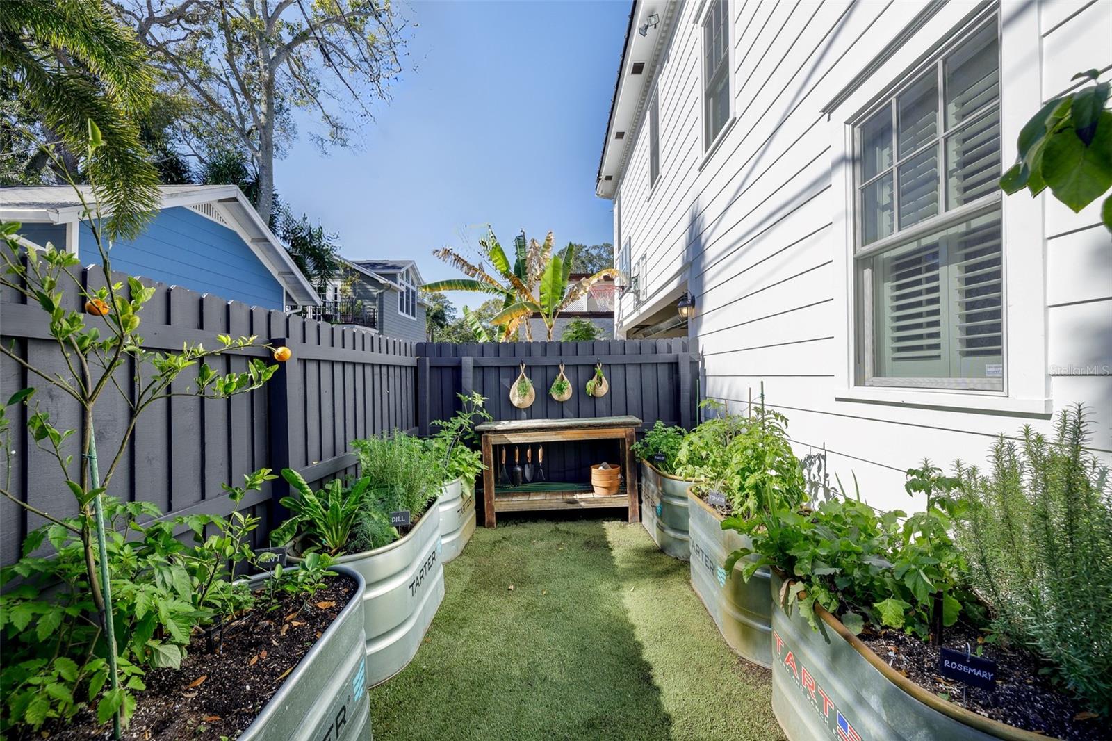 TB8467265 Property Photo