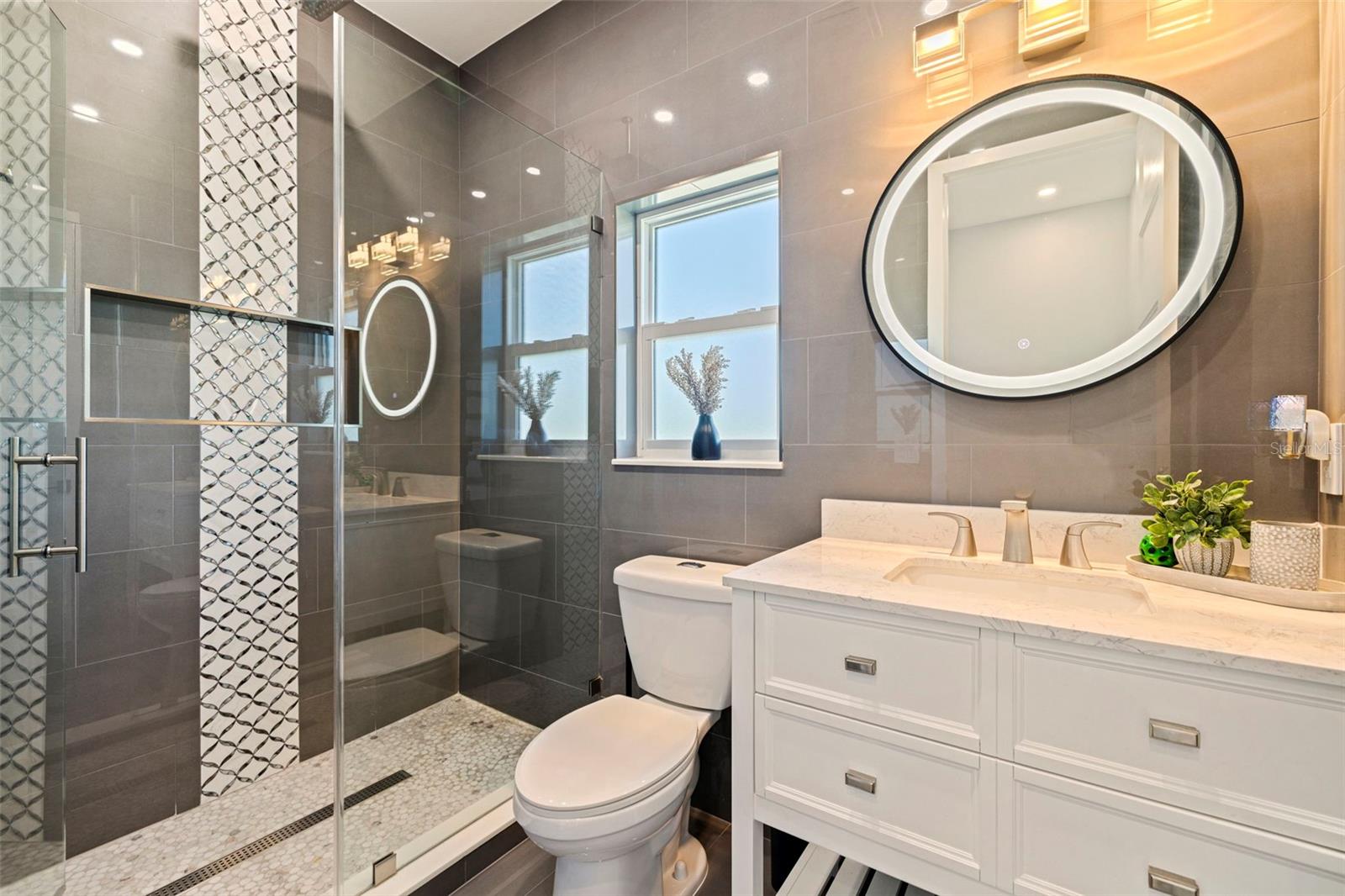 TB8467428 Property Photo