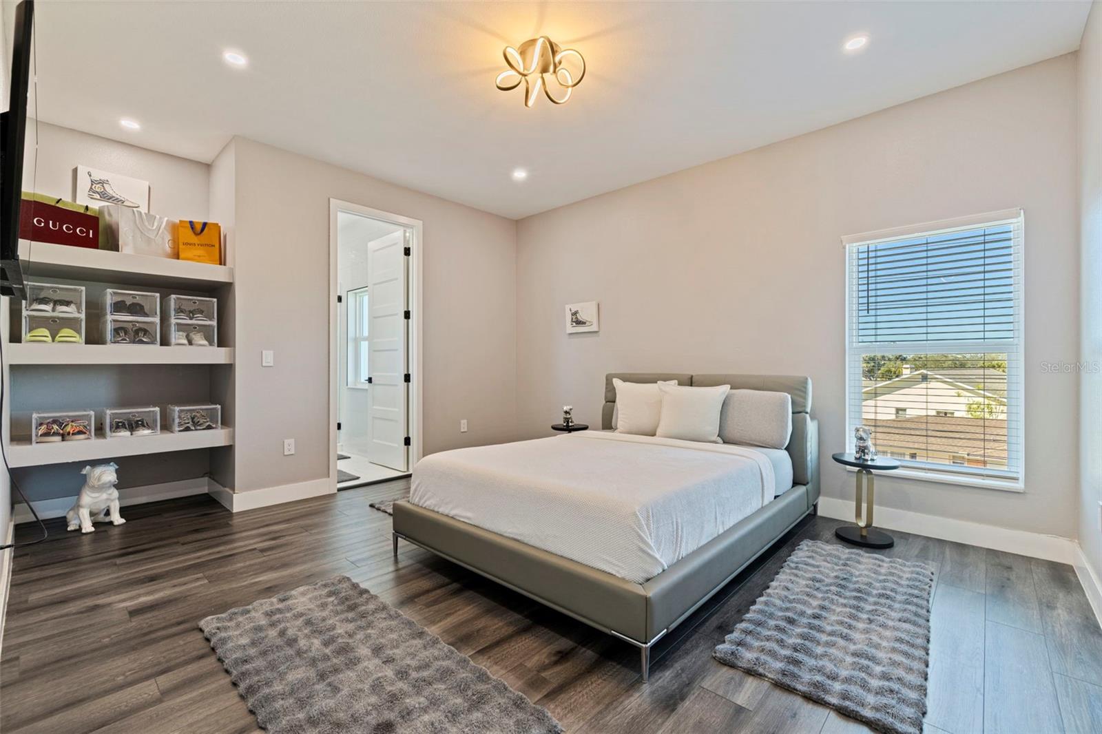 TB8467428 Property Photo