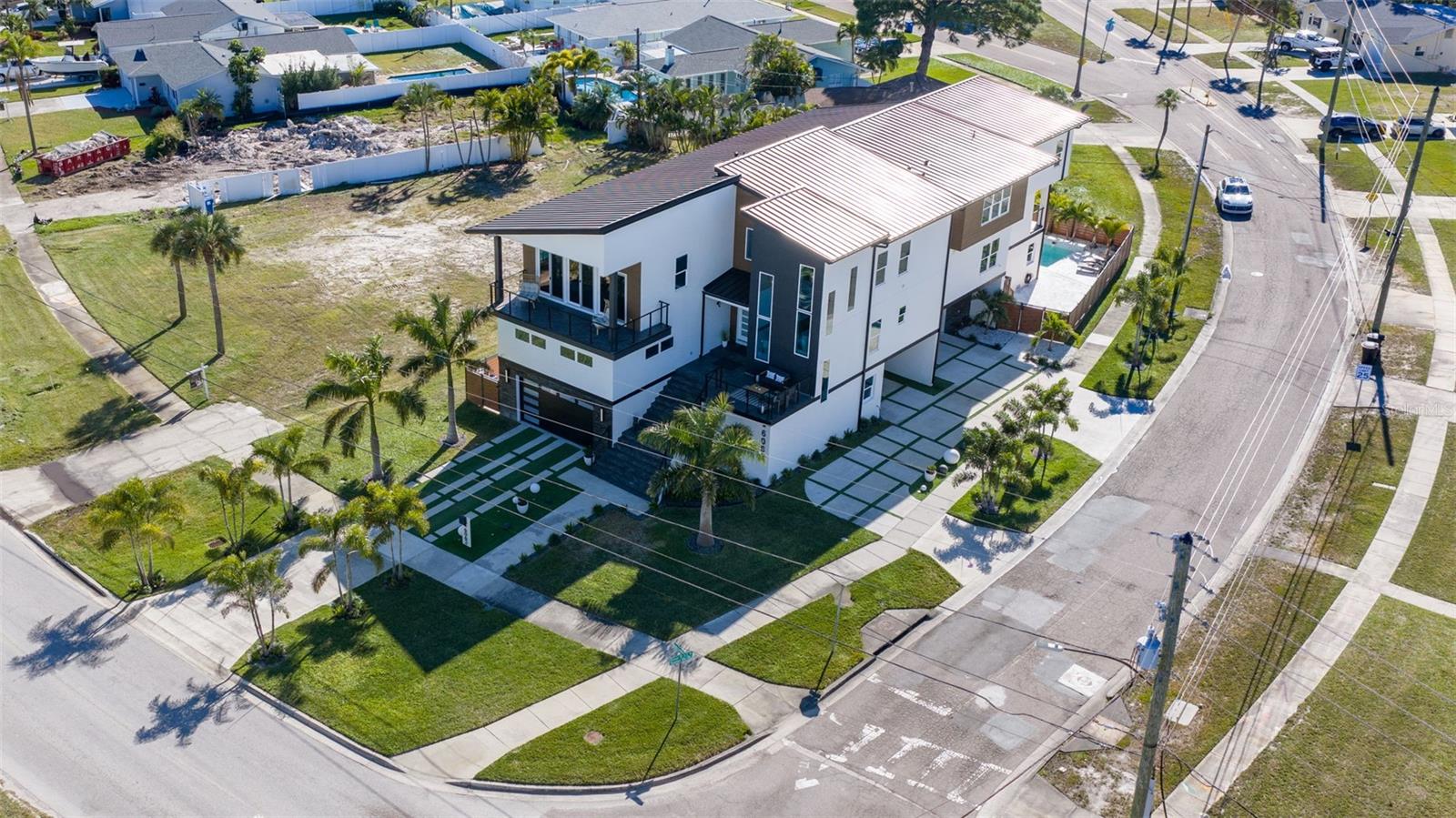 TB8467428 Property Photo