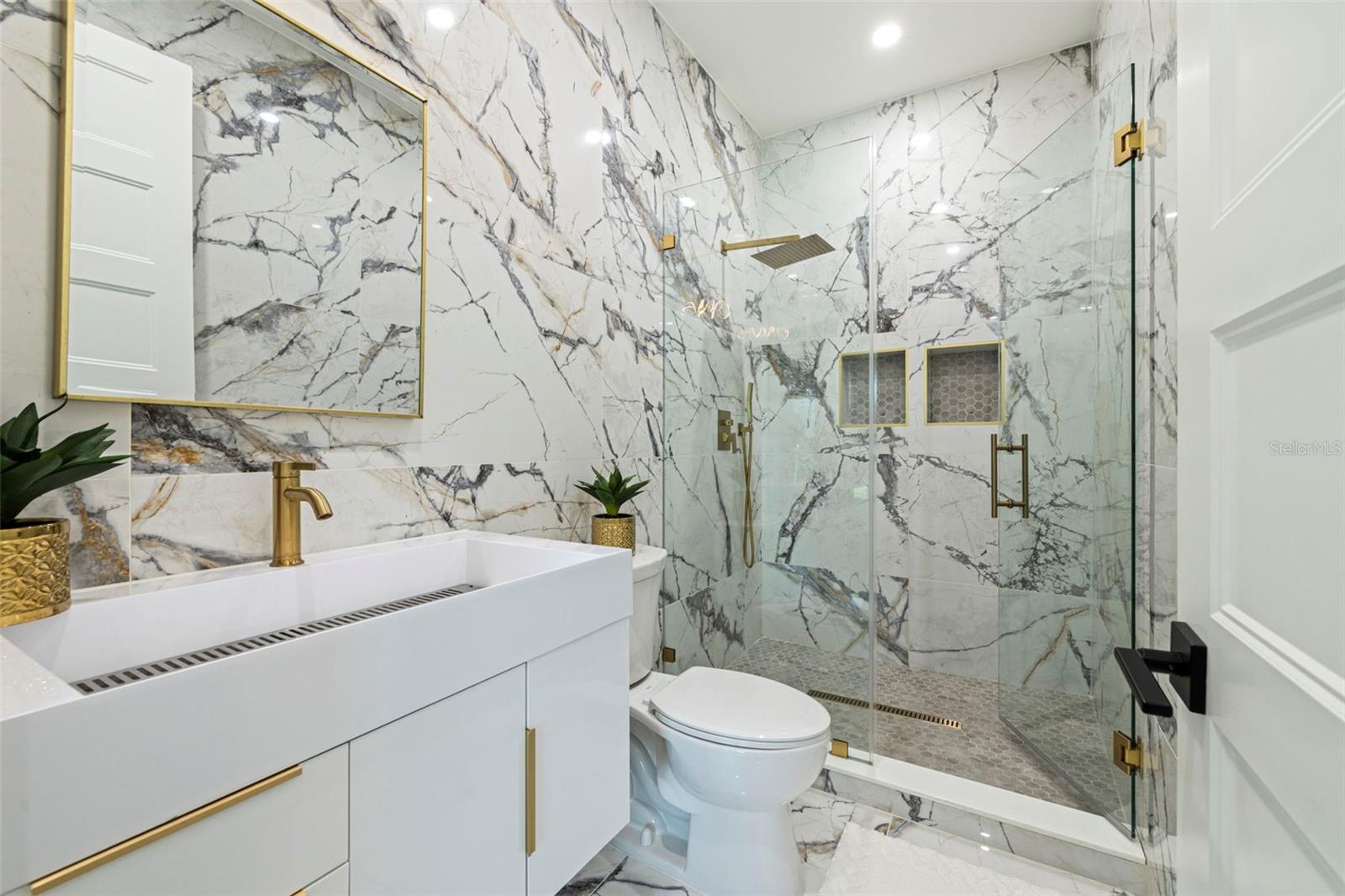 TB8467428 Property Photo