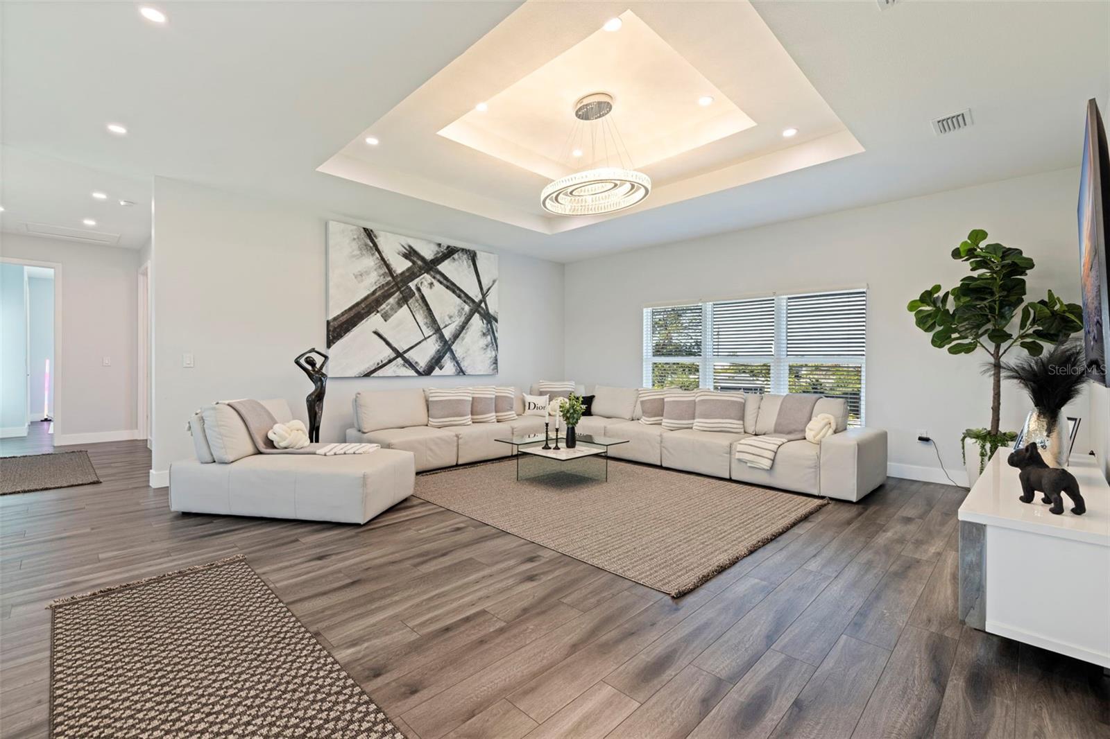 TB8467428 Property Photo