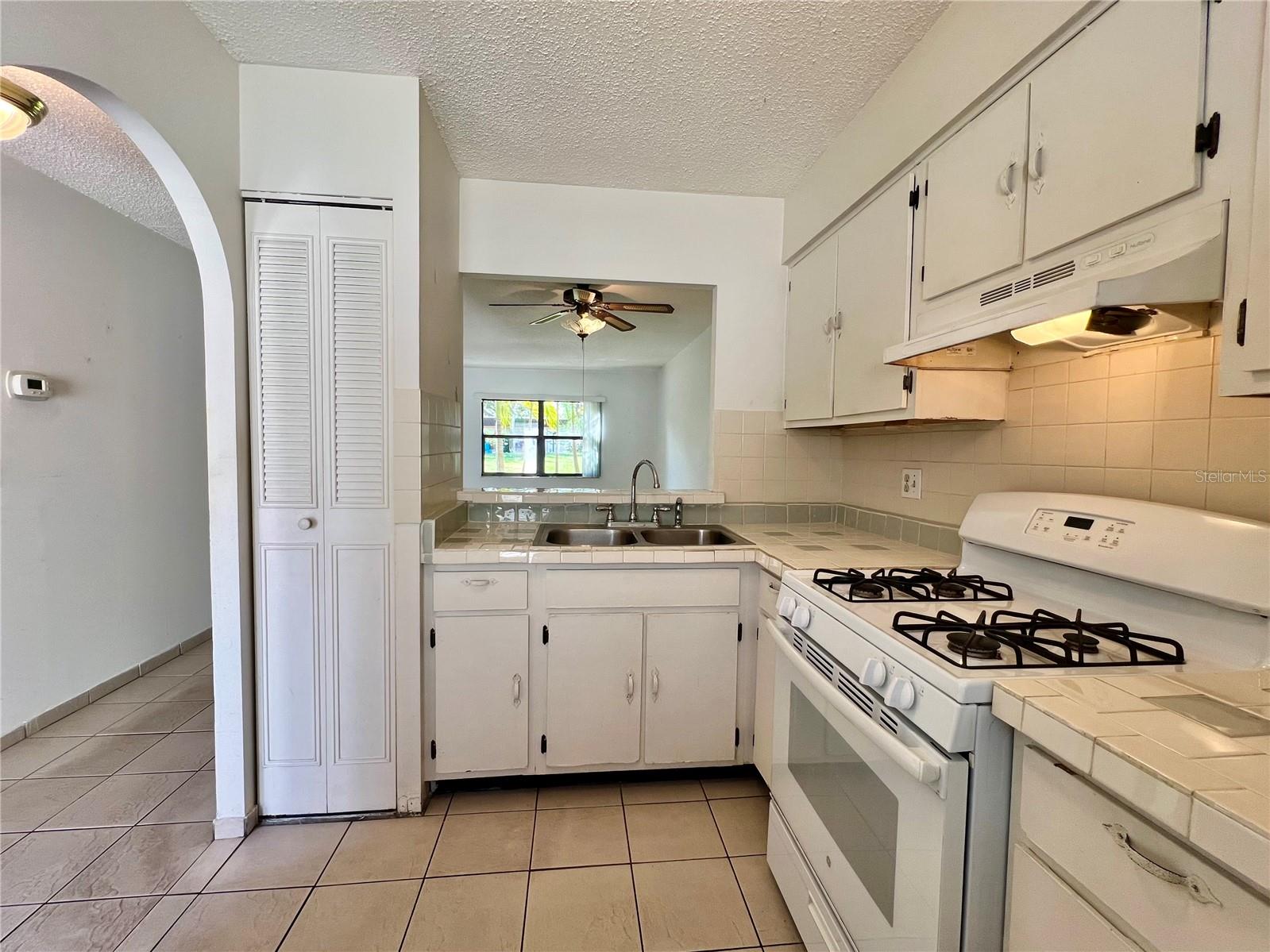 TB8467449 Property Photo