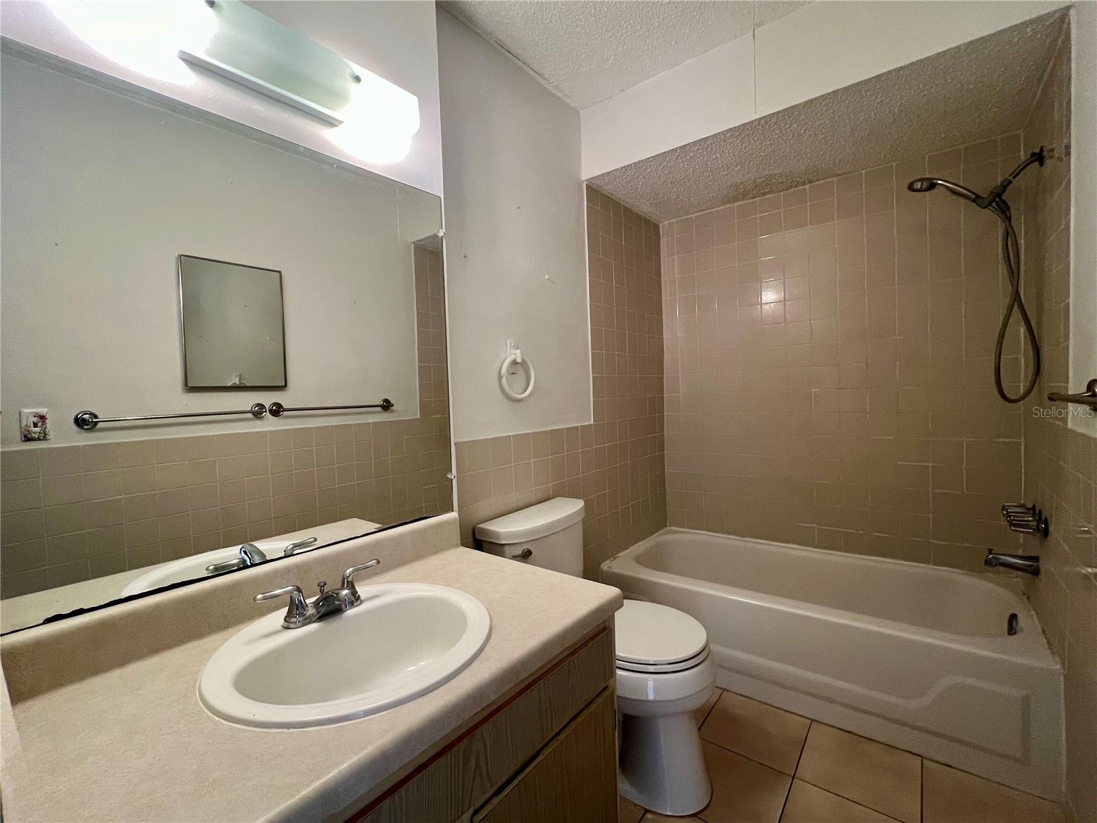 TB8467449 Property Photo