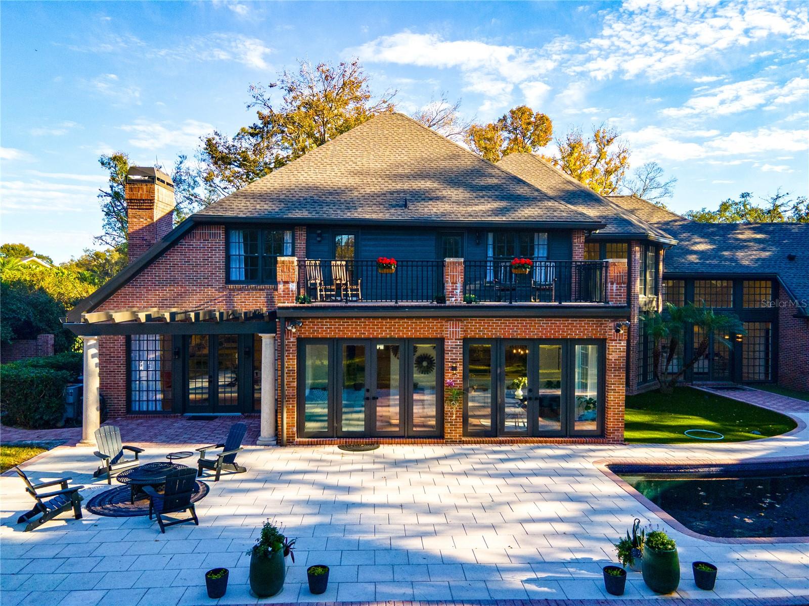 Lots of windows and natural light!