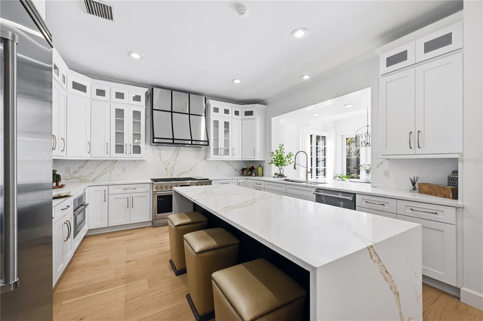 Brand NEW kitchen with NEW Viking appliances. 48in Gas range, 48in Refrigerator, and Waterfall quartz countertops. WOW kitchen right from the pages of a magazine