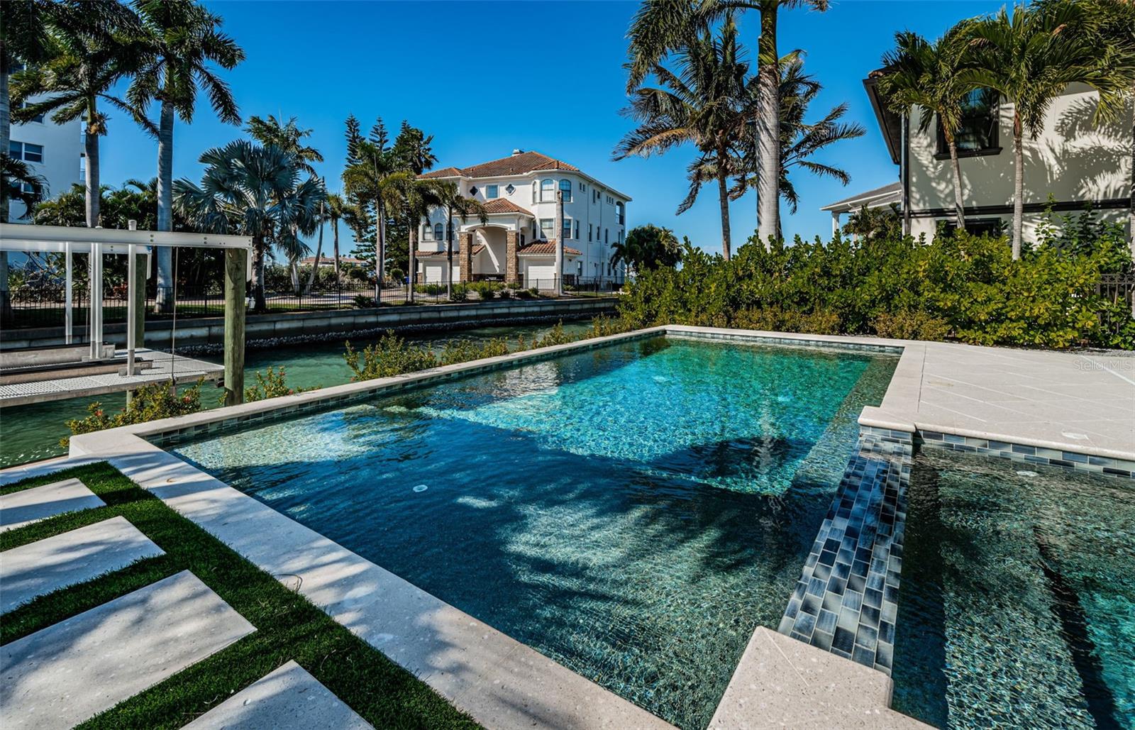 218 SYDNEY LN, REDINGTON SHORES, FL, 33708