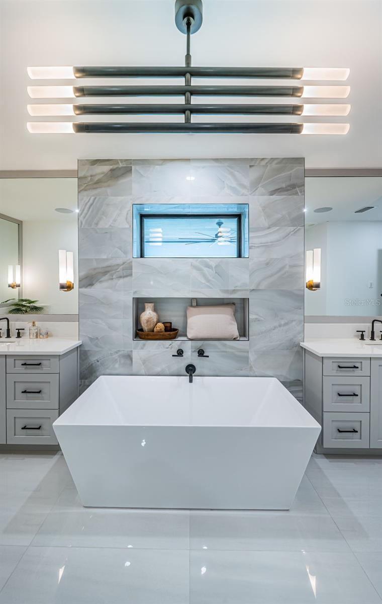 218 SYDNEY LN, REDINGTON SHORES, FL, 33708