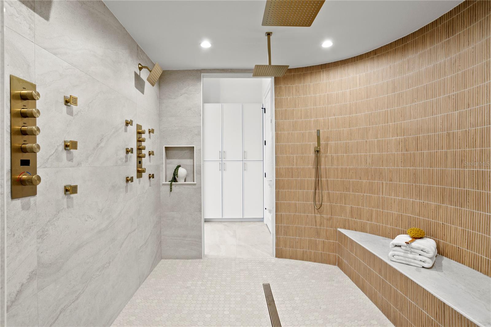 TB8467542 Property Photo