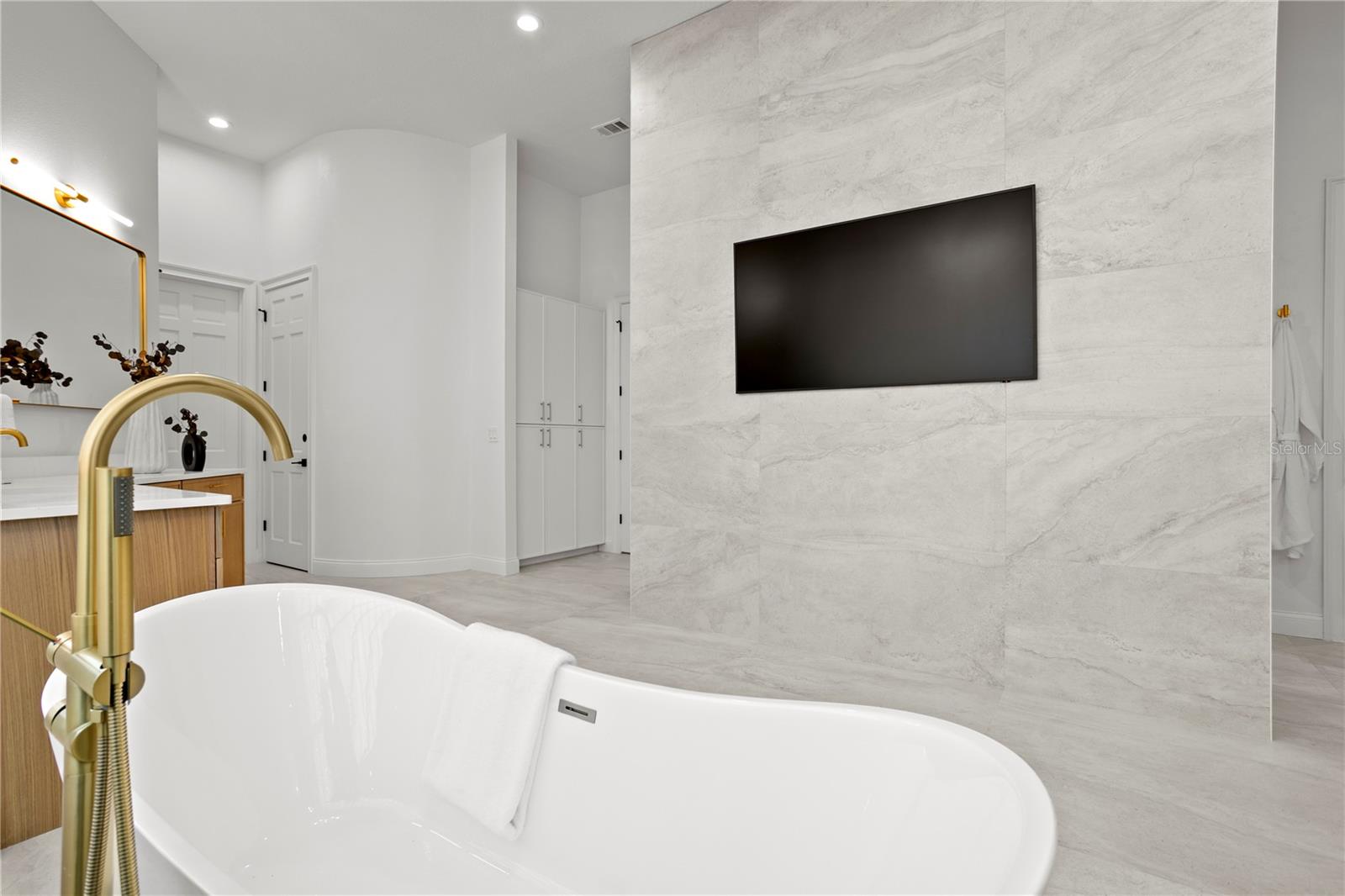 TB8467542 Property Photo