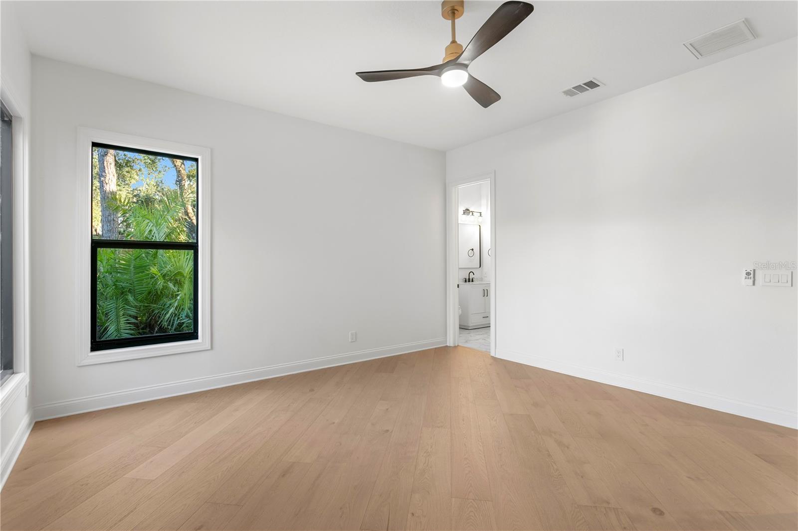 TB8467542 Property Photo