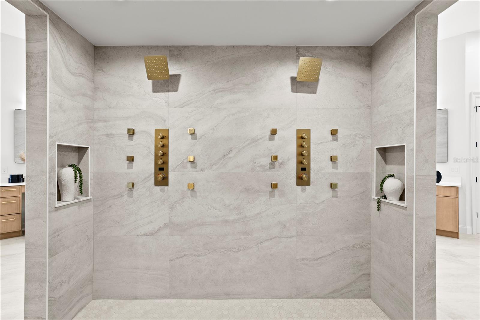 TB8467542 Property Photo