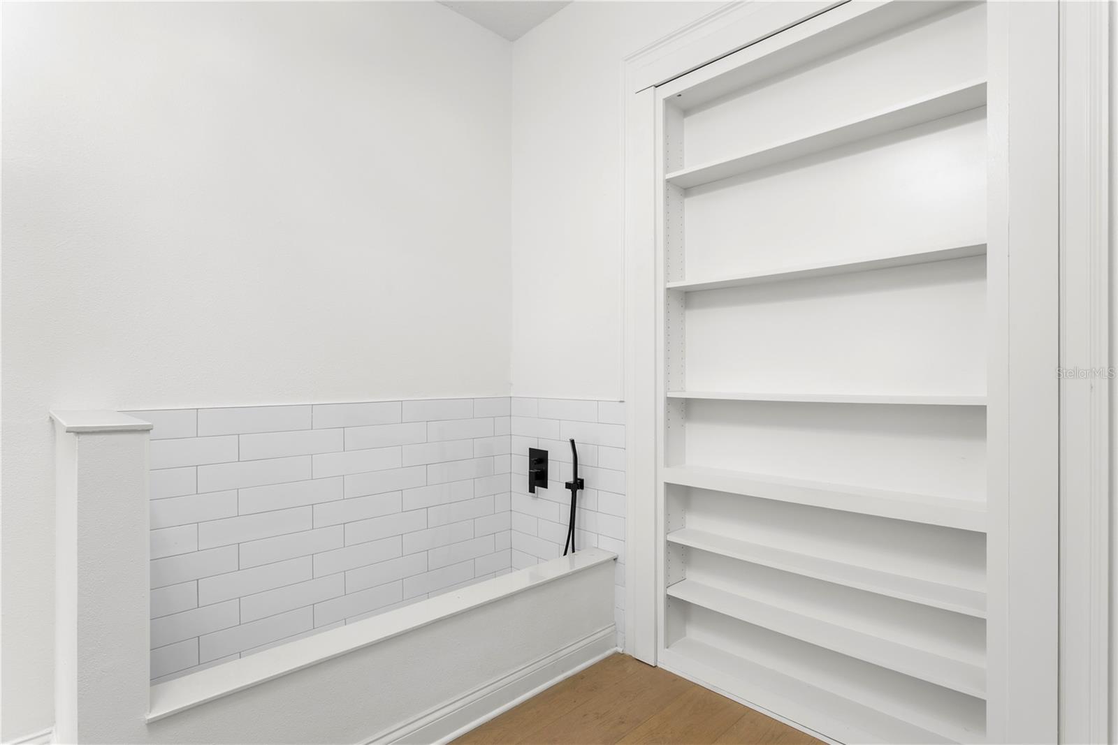 TB8467542 Property Photo