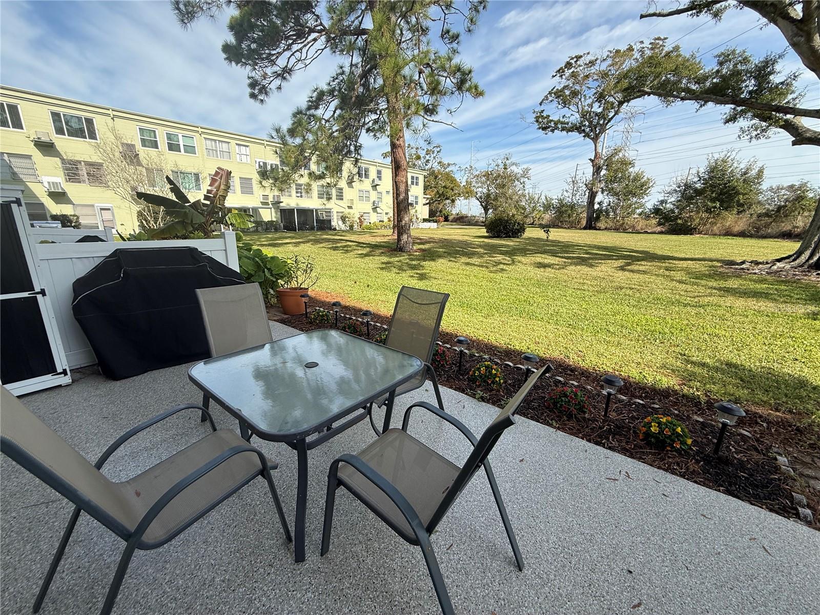 Expansive greenspace view!