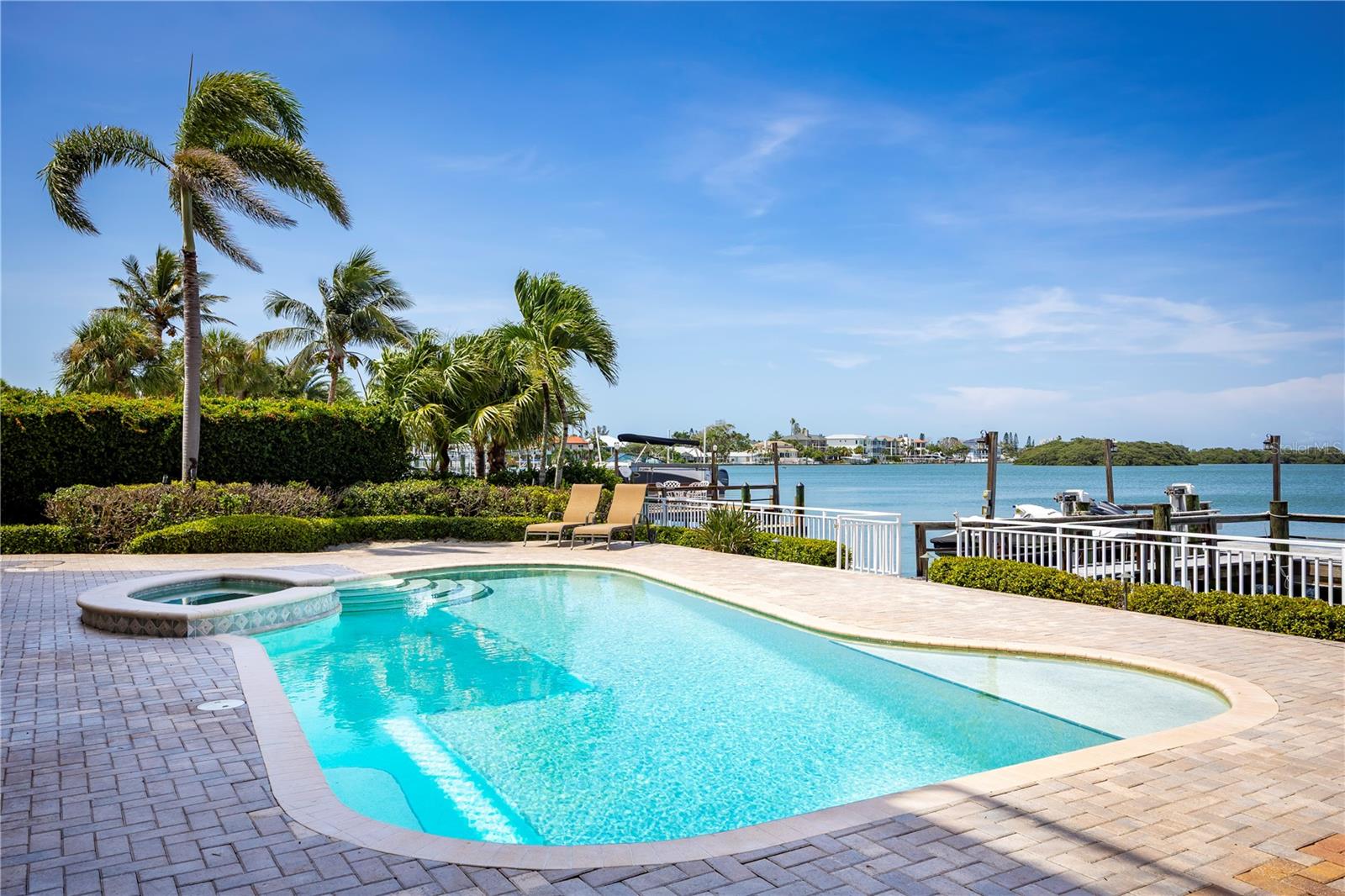 TB8467679 Property Photo