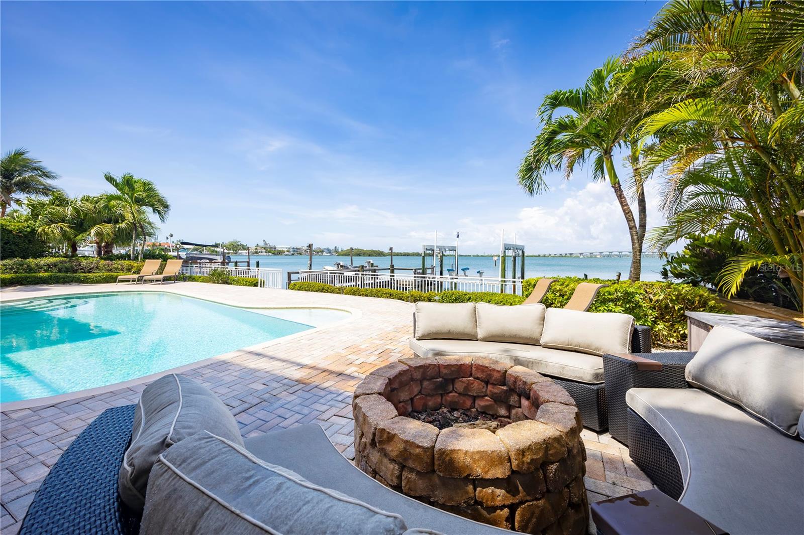 TB8467679 Property Photo