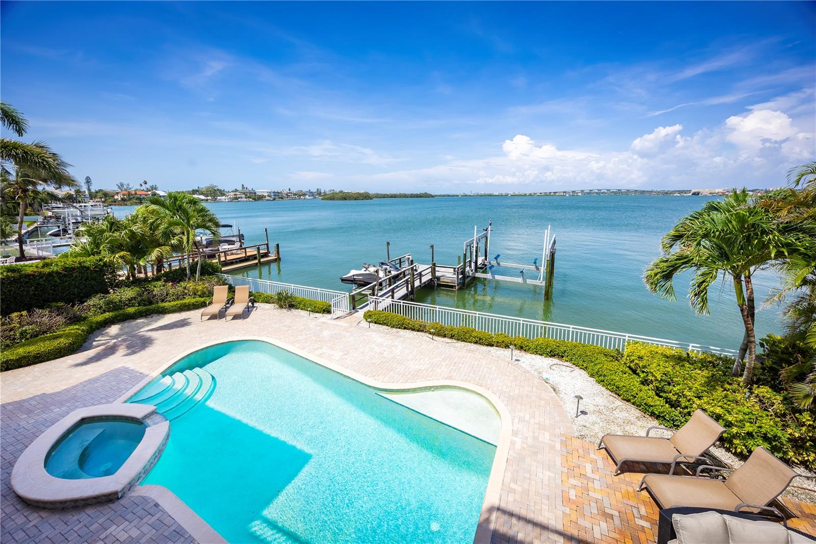 TB8467679 Property Photo