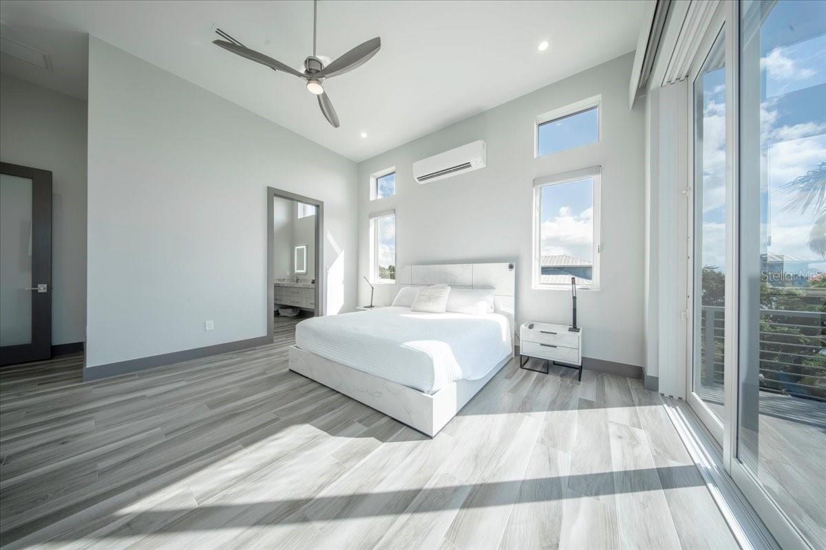 W7882338 Property Photo